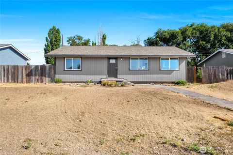 Photo of 9840 NE Apple Road, Moses Lake, WA 98837 (MLS # 2421542)