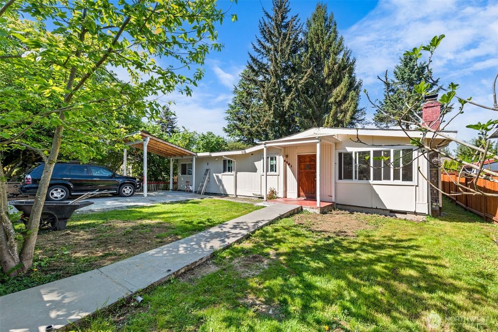 Photo of 13721 37th Avenue NE, Seattle, WA 98125 (MLS # 2522406)