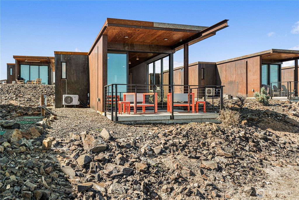 Photo of 23692 NW Cliffe Pointe Road #6C, Quincy, WA 98848 (MLS # 2514434)