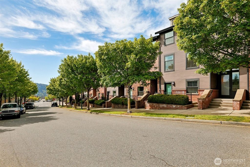 Photo of 1078 NE High Street #10, Issaquah, WA 98029 (MLS # 2512902)