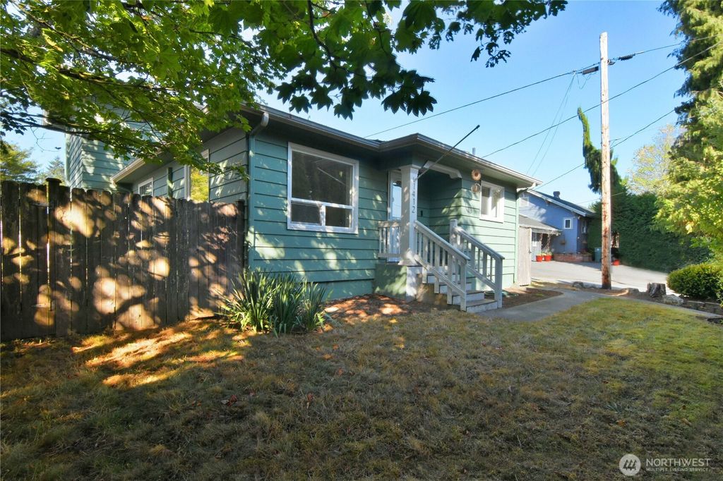 Photo of 1412 2nd Street, Snohomish, WA 98290 (MLS # 2433947)