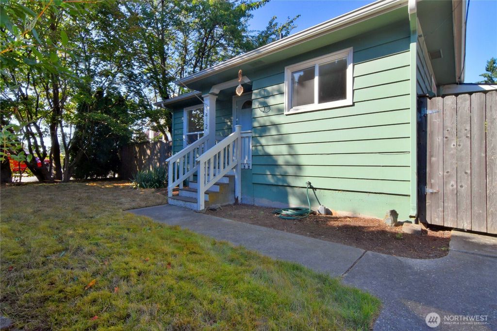 Photo of 1412 2nd Street, Snohomish, WA 98290 (MLS # 2433947)