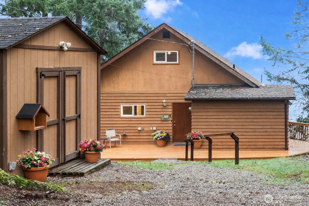 Photo of 913 E Herron Blvd, Lakebay, WA 98349 (MLS # 2471647)