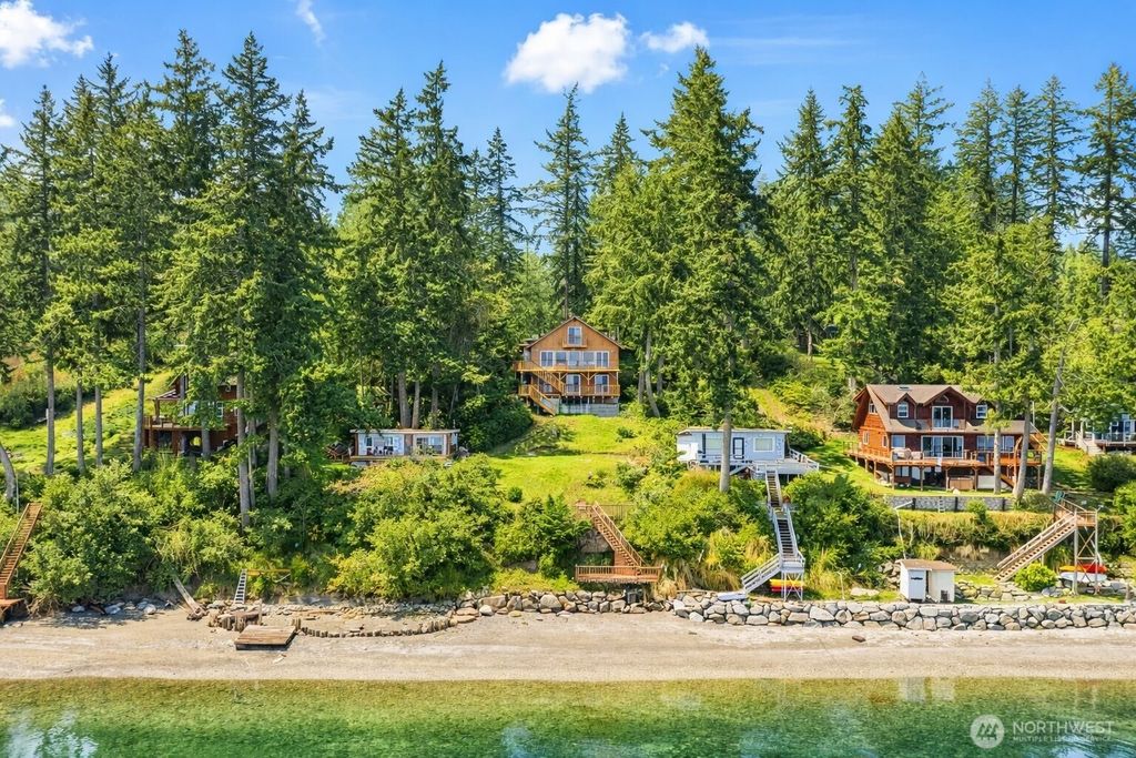 Photo of 913 E Herron Blvd, Lakebay, WA 98349 (MLS # 2471647)