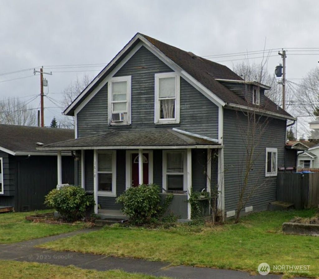 Photo of 1618 Rainier Avenue, Everett, WA 98201 (MLS # 2404742)