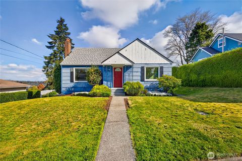 Photo of 403 E Spruce Street, Mount Vernon, WA 98273 (MLS # 2501912)