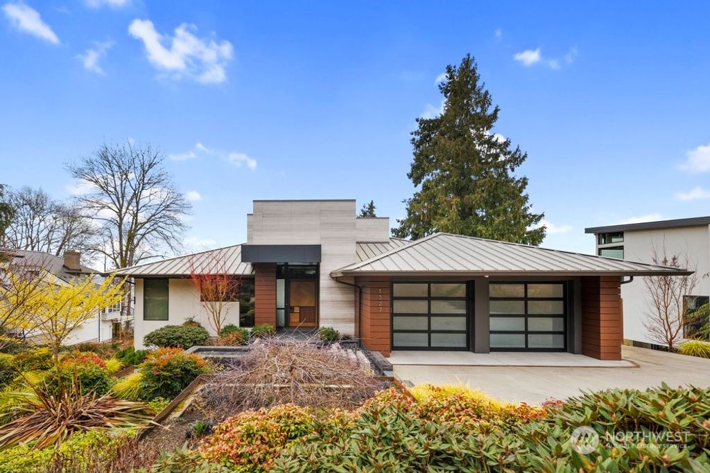 Photo of 1527 10th Street W, Kirkland, WA 98033 (MLS # 2198764)