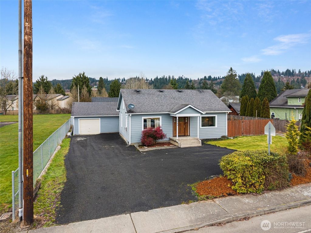 Photo of 2046 SW Salsbury Ave Ave, Chehalis, WA 98532 (MLS # 2483268)