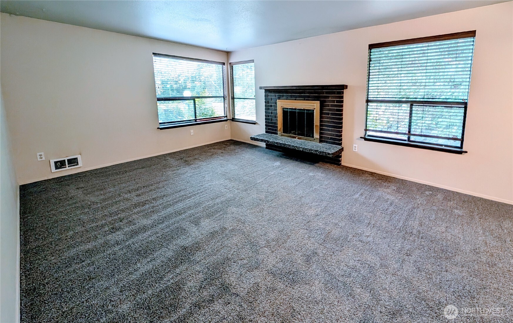 1627 NE 199th Place