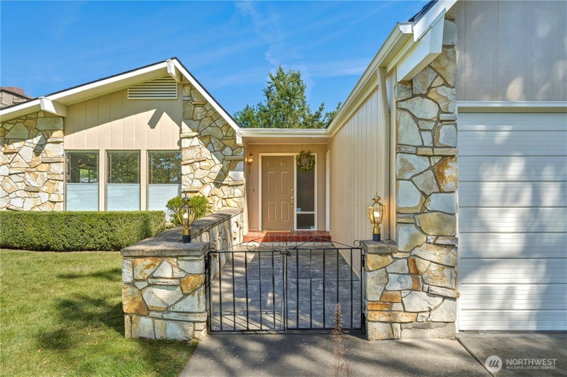 1801 Crestline Drive