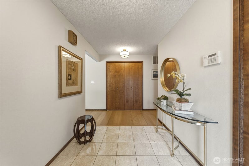 1801 Crestline Drive