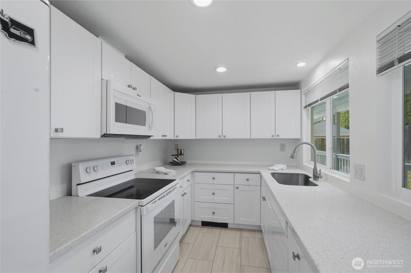 7432 S 118th Place
