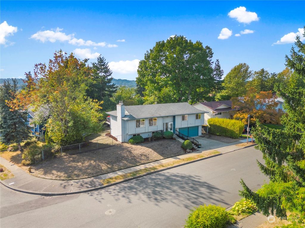 Photo of 2647 Smithers Avenue S, Renton, WA 98055 (MLS # 2163421)