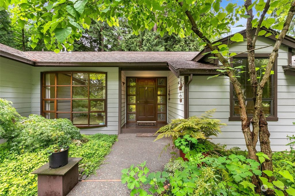 Photo of 18513 NE 26th Street, Redmond, WA 98052 (MLS # 2129859)