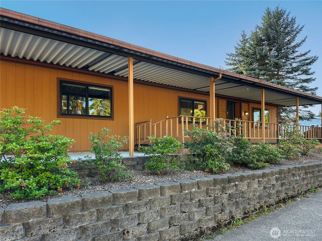 Photo of 2500 S 370th Street #208, Federal Way, WA 98003 (MLS # 2393803)