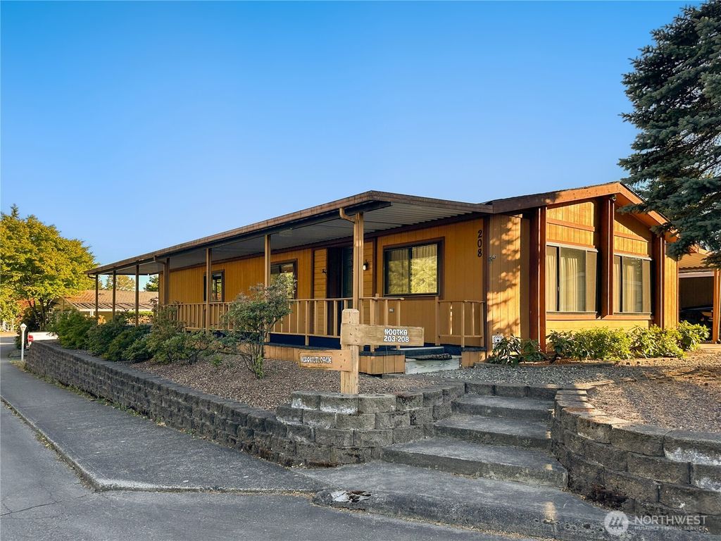 Photo of 2500 S 370th Street #208, Federal Way, WA 98003 (MLS # 2393803)