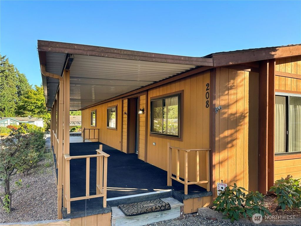 Photo of 2500 S 370th Street #208, Federal Way, WA 98003 (MLS # 2393803)