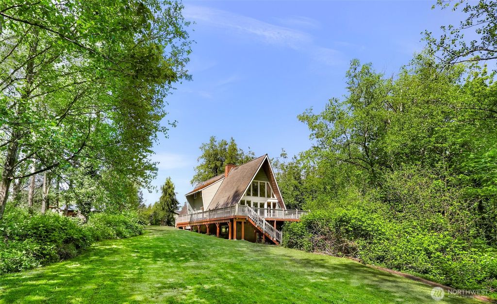 Photo of 1418 E Blackburn Road, Mount Vernon, WA 98274 (MLS # 2507306)