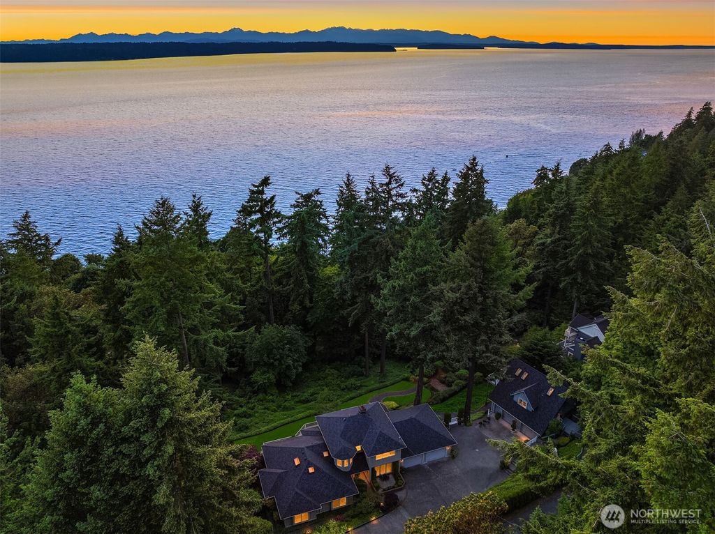 Photo of 16025 25th Avenue SW, Burien, WA 98166 (MLS # 2381691)