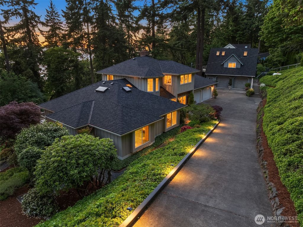 Photo of 16025 25th Avenue SW, Burien, WA 98166 (MLS # 2381691)