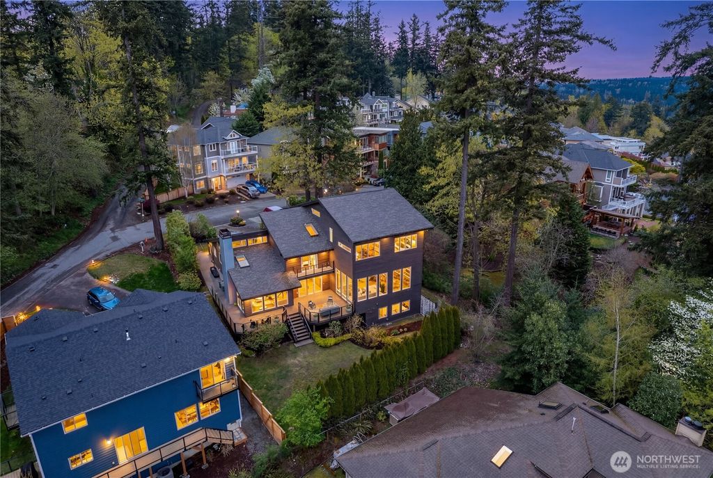 Photo of 11818 89th Place NE, Kirkland, WA 98034 (MLS # 2509352)