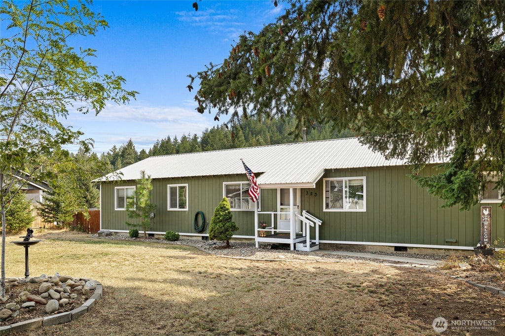 Photo of 323 Madison Avenue, South Cle Elum, WA 98943 (MLS # 2575207)