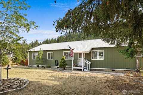 Photo of 323 Madison Avenue, South Cle Elum, WA 98943 (MLS # 2575207)