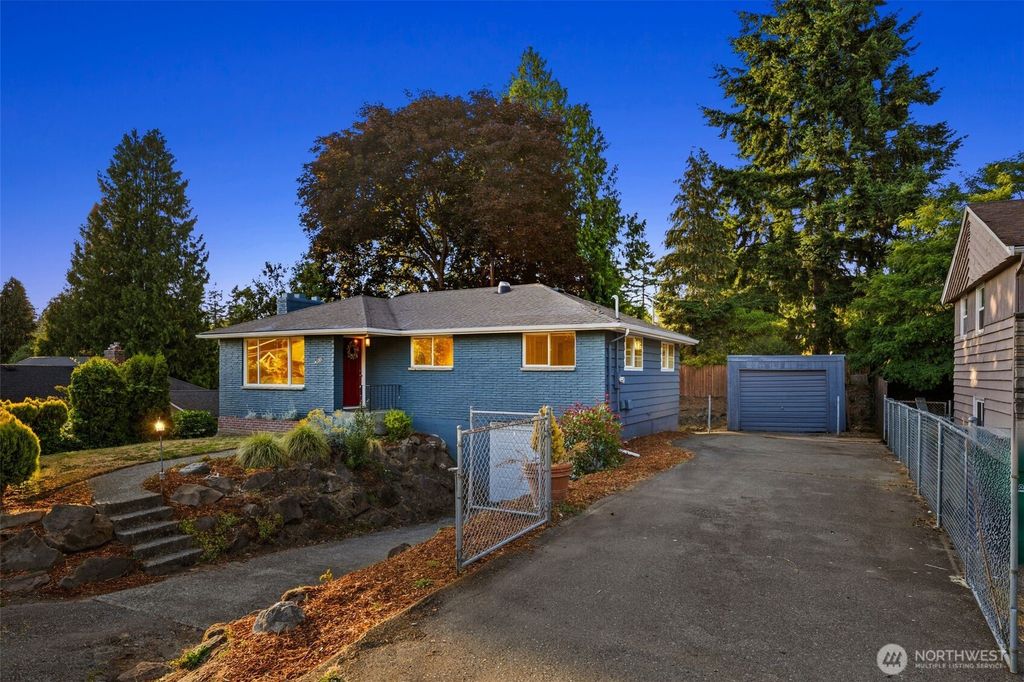 Photo of 2810 SW 112th Street, Seattle, WA 98146 (MLS # 2395710)