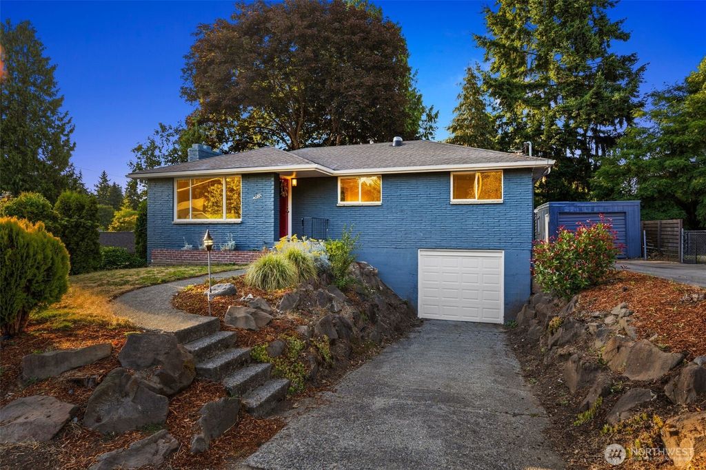 Photo of 2810 SW 112th Street, Seattle, WA 98146 (MLS # 2395710)