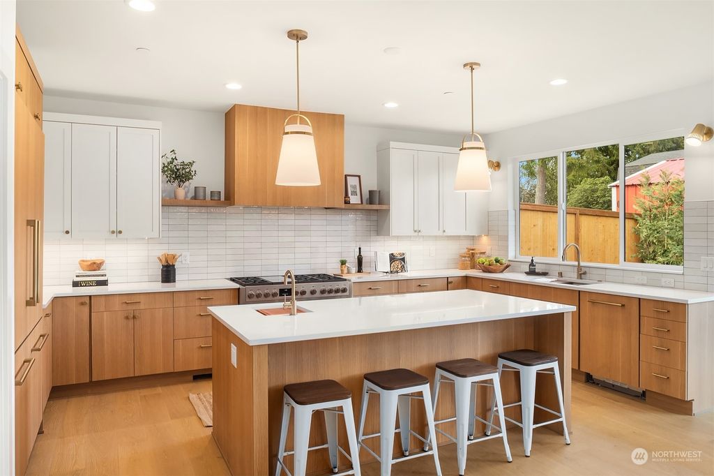 Photo of 13642 NE 101st Street, Kirkland, WA 98033 (MLS # 2331397)