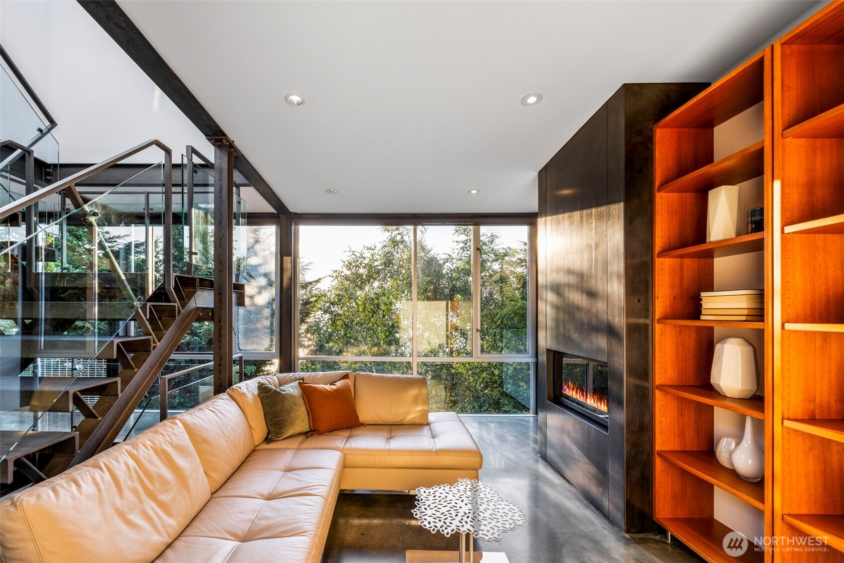 2121 Bonair Drive SW