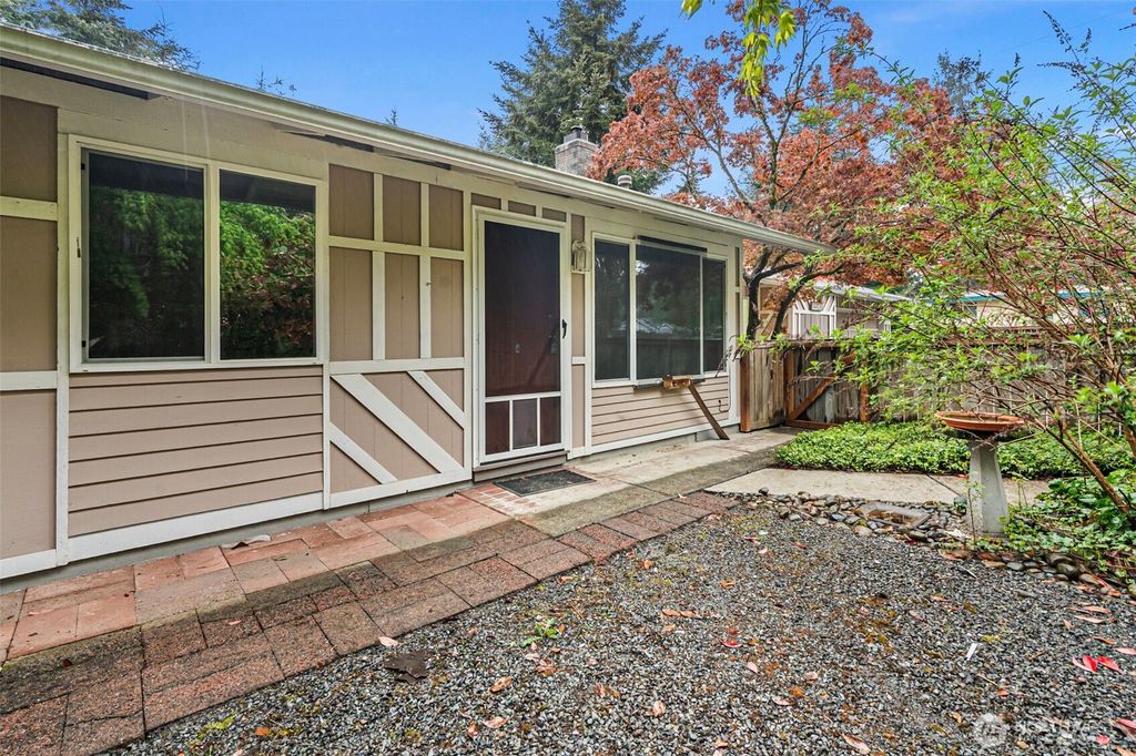 Photo of 14403 SE 139th Place, Renton, WA 98059 (MLS # 2512953)