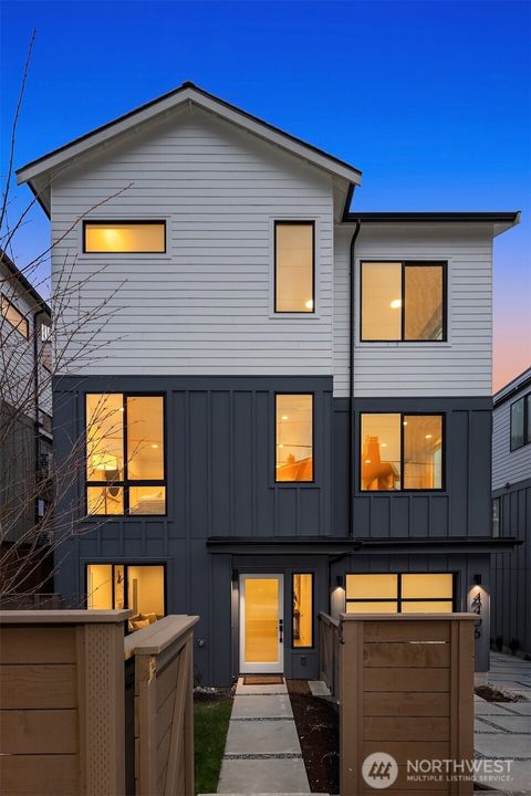 Photo of 4406 1st Avenue NE, Seattle, WA 98105 (MLS # 2480294)