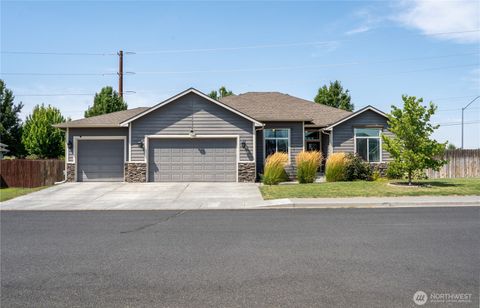 Photo of 10 Wilshire Street, Walla Walla, WA 99362 (MLS # 2414319)