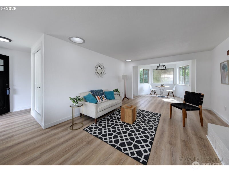 1060 Cowlitz View Court NW