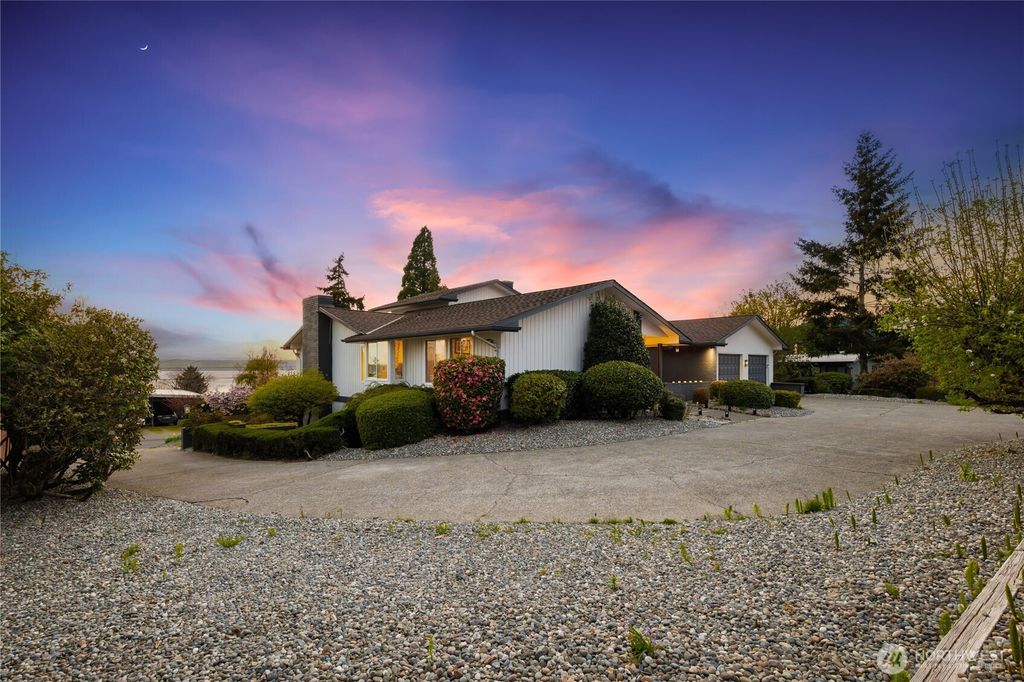 Photo of 18174 Brittany Drive SW, Normandy Park, WA 98166 (MLS # 2507514)