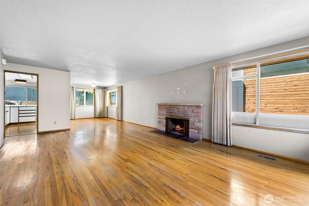 Photo of 4015 SW Thistle Street, Seattle, WA 98136 (MLS # 2368122)