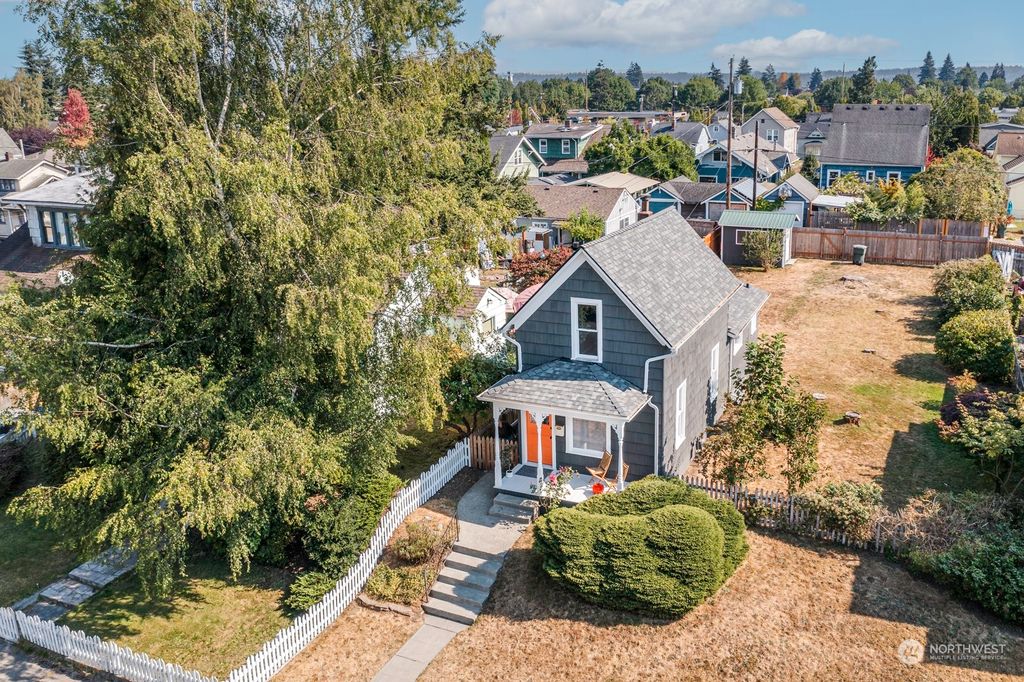 Photo of 1709 Oakes Avenue, Everett, WA 98201 (MLS # 1999774)