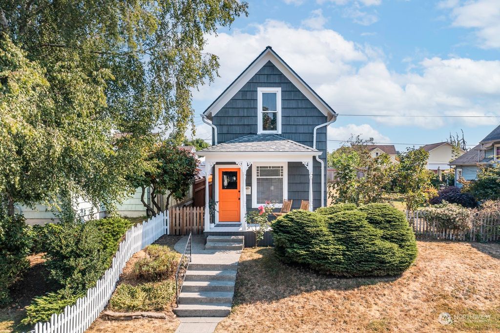 Photo of 1709 Oakes Avenue, Everett, WA 98201 (MLS # 1999774)