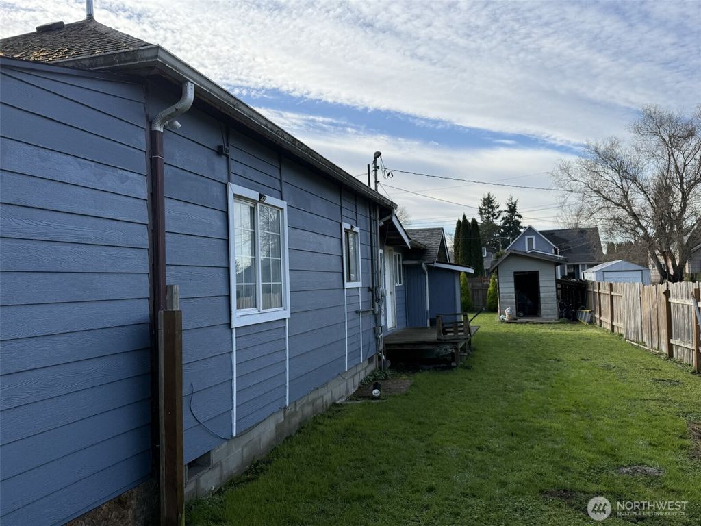 Photo of 319 E Section Street, Mount Vernon, WA 98273 (MLS # 2470455)