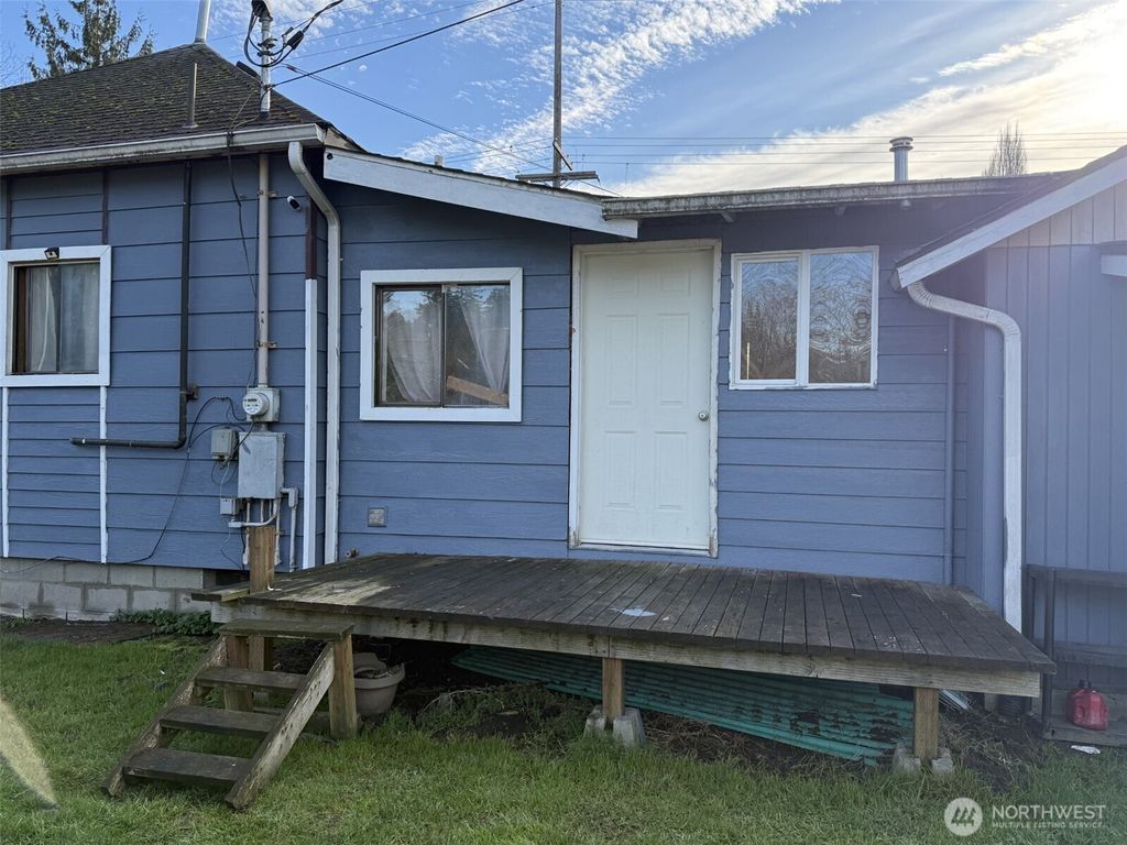 Photo of 319 E Section Street, Mount Vernon, WA 98273 (MLS # 2470455)