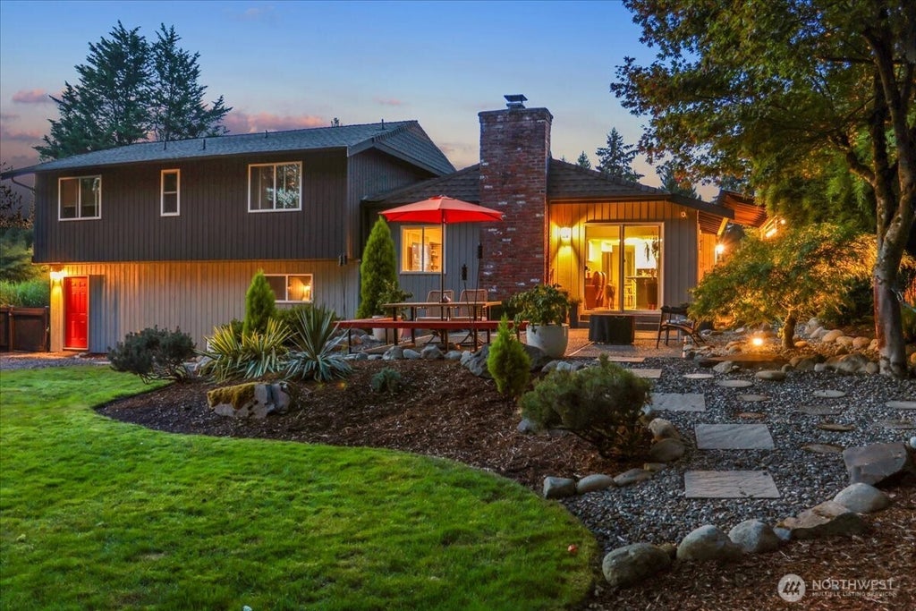 Photo of 2404 36th Avenue SE, Puyallup, WA 98374 (MLS # 2582426)