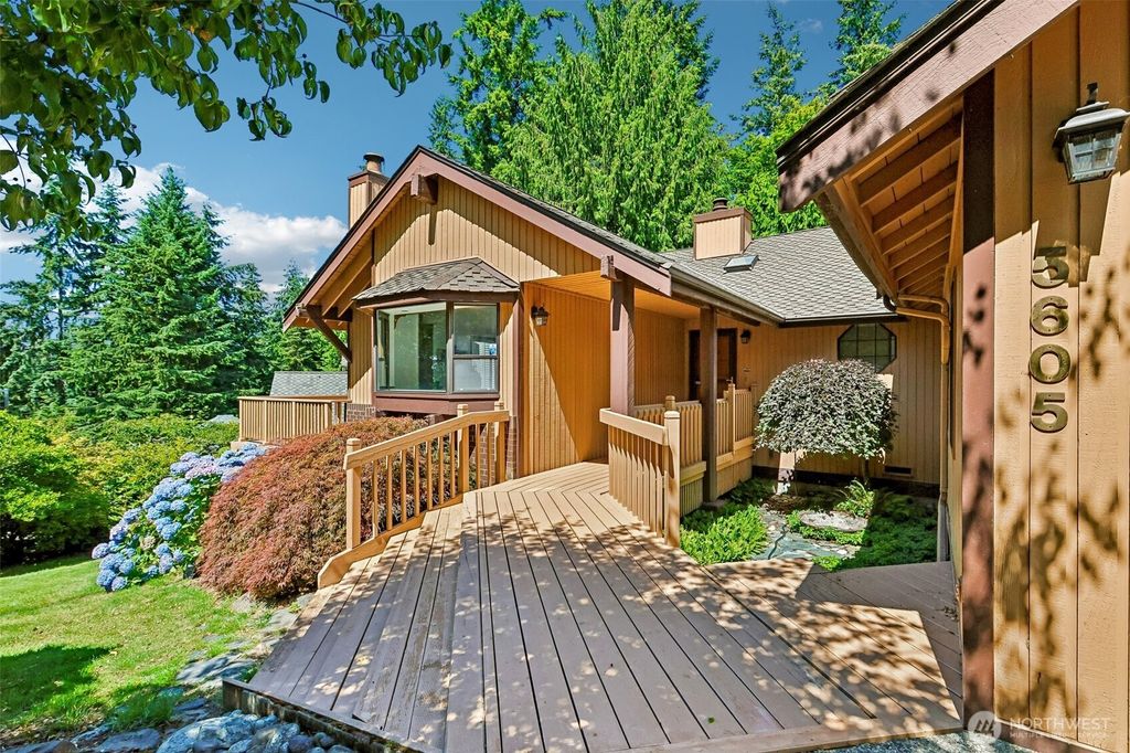 Photo of 5605 101st St Sw ST, Mukilteo, WA 98275 (MLS # 2558297)