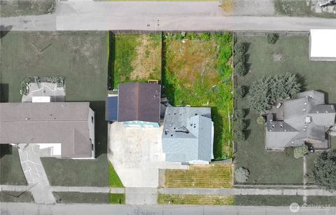 Photo of 136 First Street, Sumas, WA 98295 (MLS # 2548138)