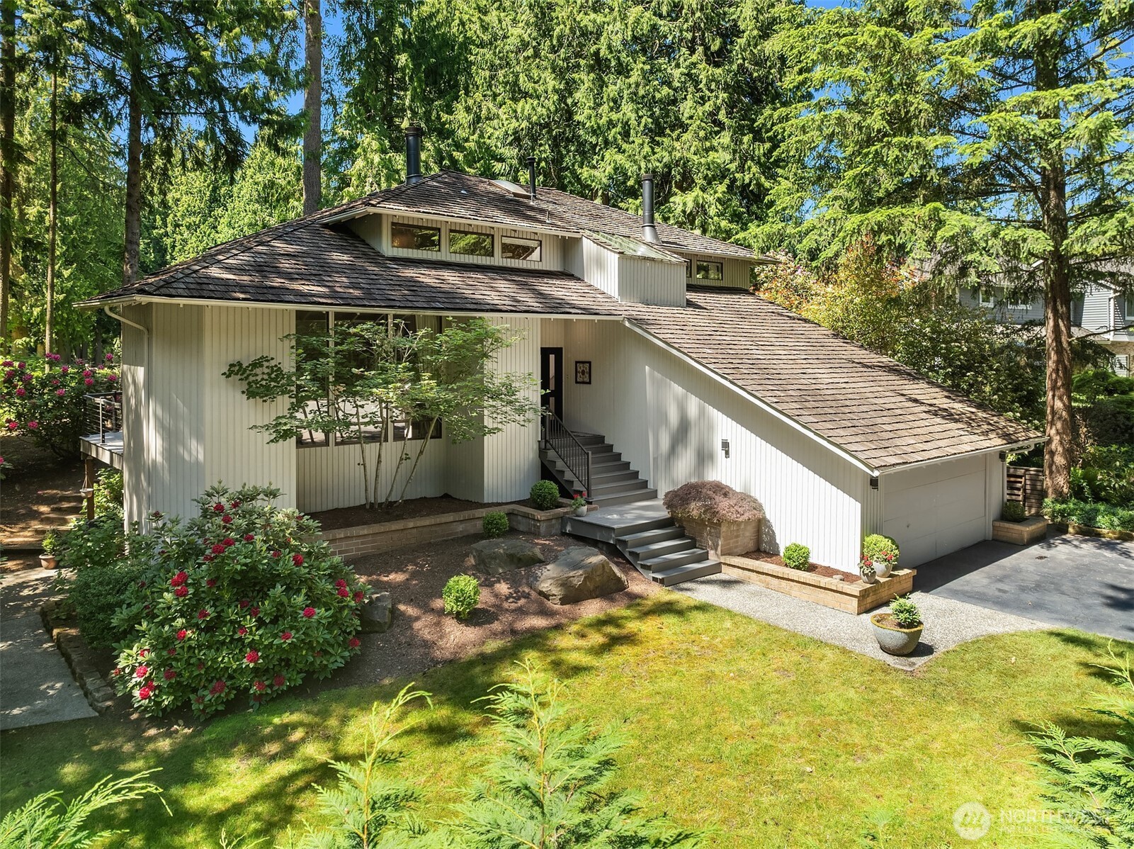 2911 216th Avenue NE