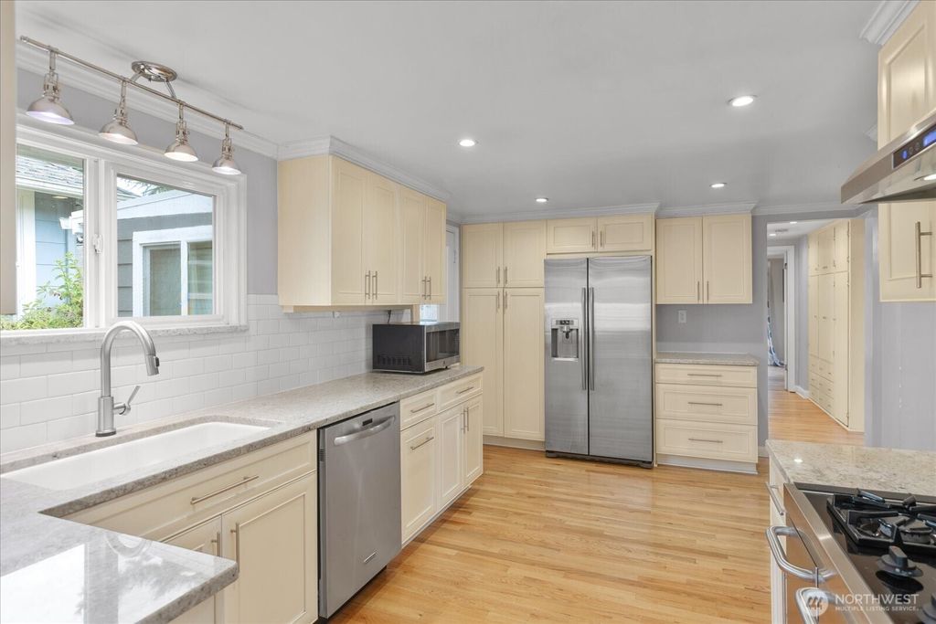 Photo of 12206 Fremont Avenue N, Seattle, WA 98133 (MLS # 2458458)