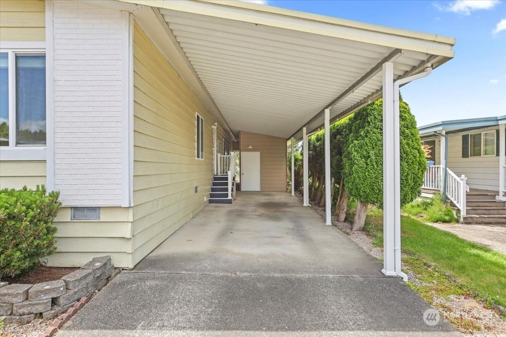 Photo of 11436 SE 208th St #29, Kent, WA 98031 (MLS # 2250401)