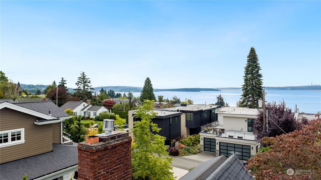 Photo of 411 10th Avenue W, Kirkland, WA 98033 (MLS # 2293383)