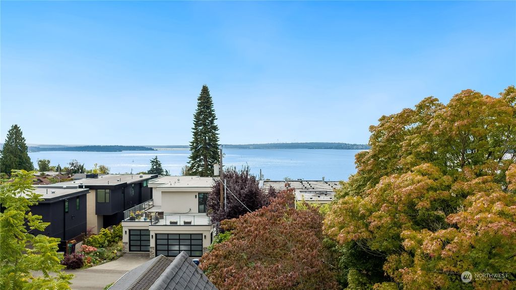 Photo of 411 10th Avenue W, Kirkland, WA 98033 (MLS # 2293383)