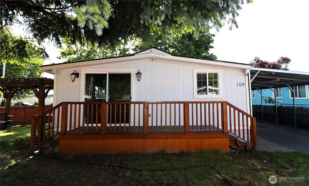 Photo of 401 37th Street SE #104, Auburn, WA 98002 (MLS # 2509963)